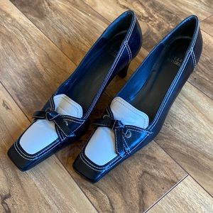Vintage EUC Stuart Weitzman kitten heels with contrasting stitching